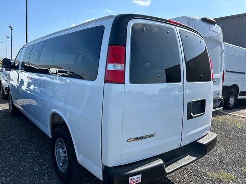 Used 2025 Chevrolet Express 3500 LS RWD image 3