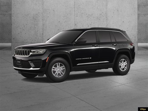 New 2025 Jeep Grand Cherokee Laredo image 2