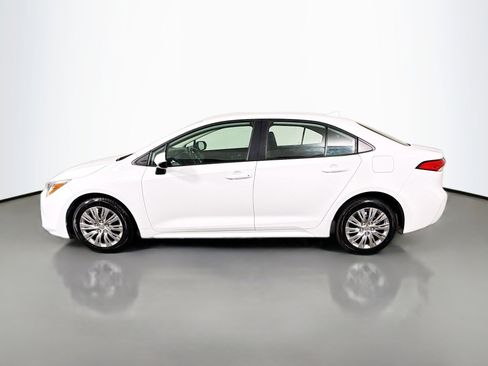 Used 2024 Toyota Corolla LE image 6