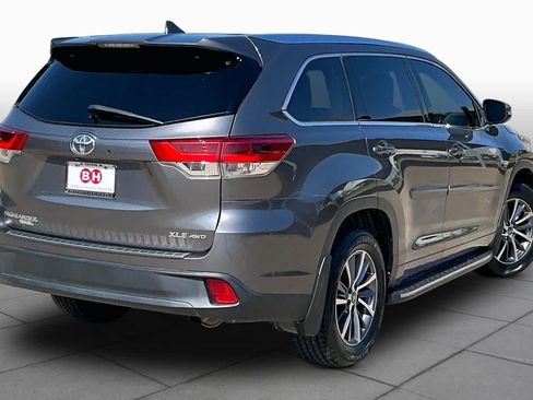 Used 2018 Toyota Highlander XLE AWD/4WD image 13
