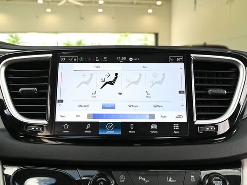 Used 2024 Chrysler Pacifica Touring-L FWD image 27