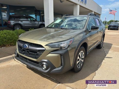Used 2024 Subaru Outback Premium AWD/4WD image 1