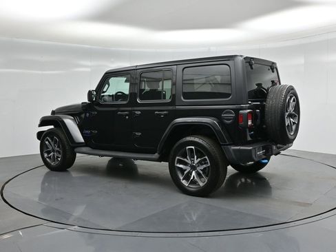 Used 2024 Jeep Wrangler Unlimited image 7