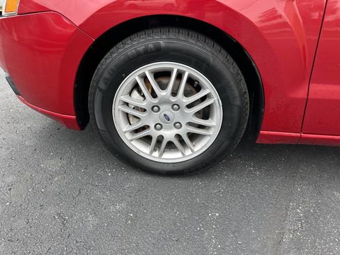 Used 2010 Ford Focus SE image 3