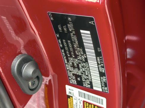 Certified 2025 Toyota Highlander XLE image 28