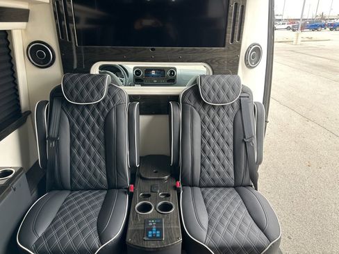 Used 2023 Mercedes-Benz Sprinter 3500 image 54