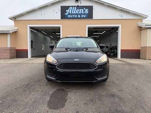 Used 2018 Ford Focus SE FWD image 2