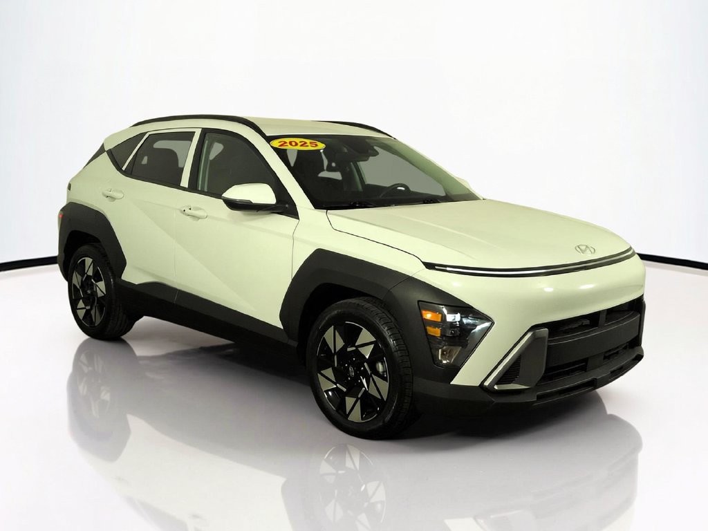 Used 2025 Hyundai Kona SEL FWD image 2