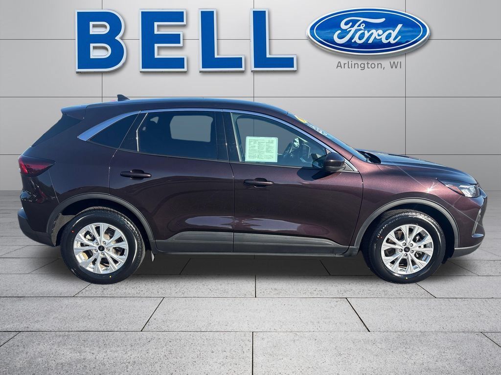 Used 2023 Ford Escape Active w/ Tech Pack #2 AWD/4WD image 2