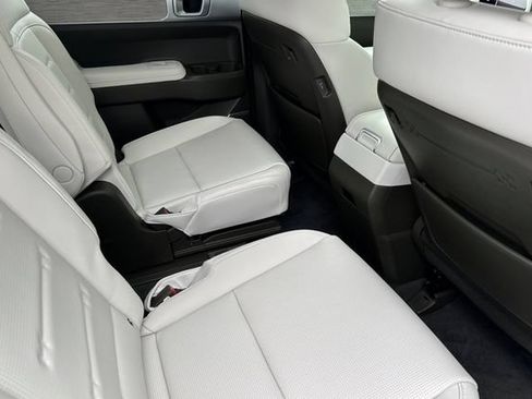 Used 2025 Hyundai Santa Fe Calligraphy AWD/4WD image 19