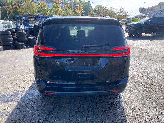 Used 2026 Chrysler Pacifica Limited w/ S Appearance Package FWD image 6