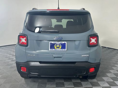 Used 2018 Jeep Renegade Latitude image 10