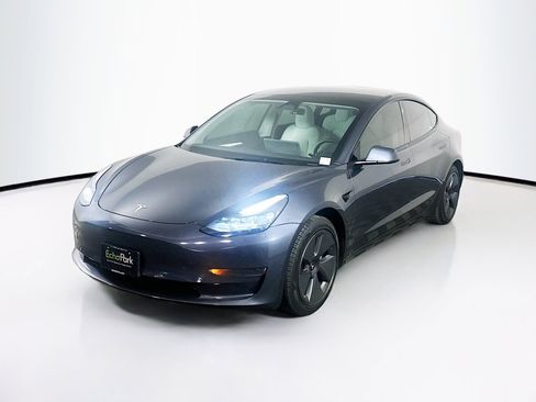 Used 2023 Tesla Model 3 Standard Range RWD image 3