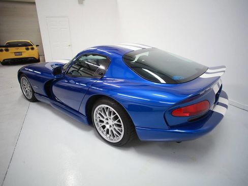 Used 1997 Dodge Viper GTS RWD image 13