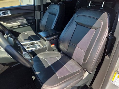 Used 2023 Ford Explorer Limited image 15