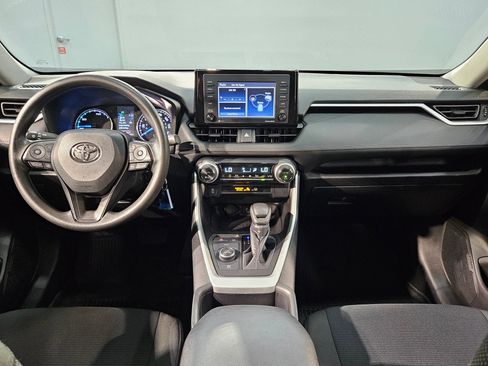 Used 2022 Toyota RAV4 LE AWD/4WD image 10