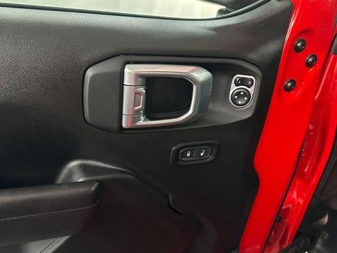 Used 2024 Jeep Wrangler Unlimited AWD/4WD image 9
