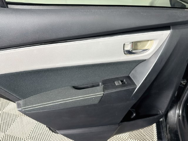 Used 2018 Toyota Corolla LE FWD image 22