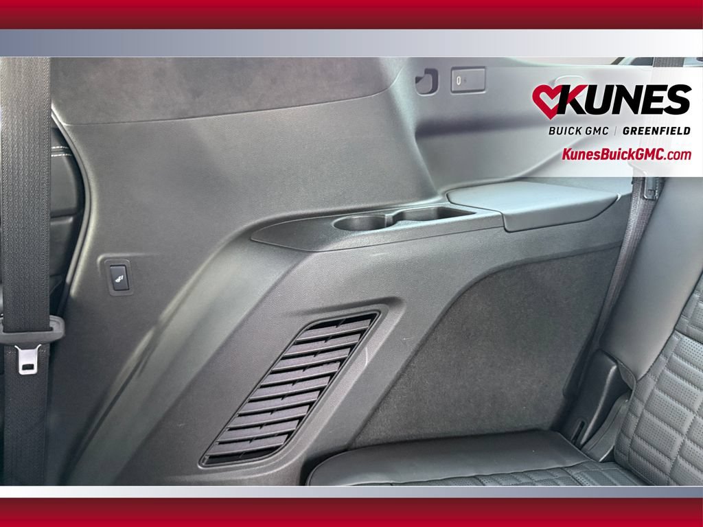 Used 2025 Cadillac Escalade Sport Platinum w/ LPO, Floor Liner Package AWD/4WD image 40