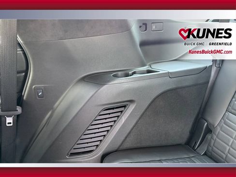 Used 2025 Cadillac Escalade Sport Platinum w/ LPO, Floor Liner Package AWD/4WD image 40