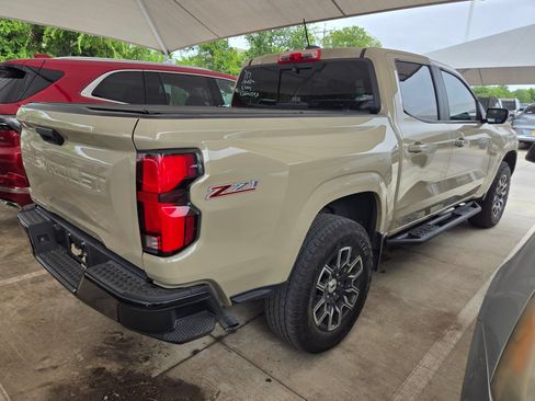 Used 2023 Chevrolet Colorado Z71 w/ Z71 Convenience Package 2 AWD/4WD image 8