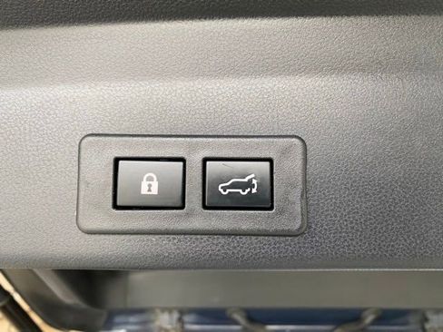 Used 2023 Subaru Ascent Limited w/ Technology Package AWD/4WD image 8