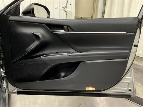 Used 2019 Toyota Camry SE image 24
