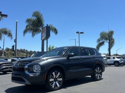 Used 2025 Mitsubishi Outlander SE