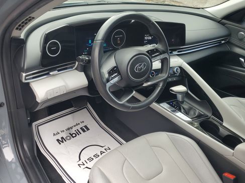 Used 2022 Hyundai Elantra Limited image 19