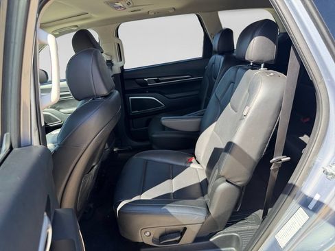 Used 2025 Kia Telluride S AWD/4WD image 12