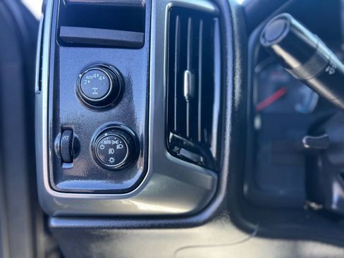 Used 2018 Chevrolet Silverado 1500 LT w/ Midnight Edition AWD/4WD image 12