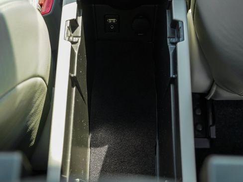 Used 2013 Toyota Prius Four w/ Deluxe Solar Roof Pkg FWD image 37