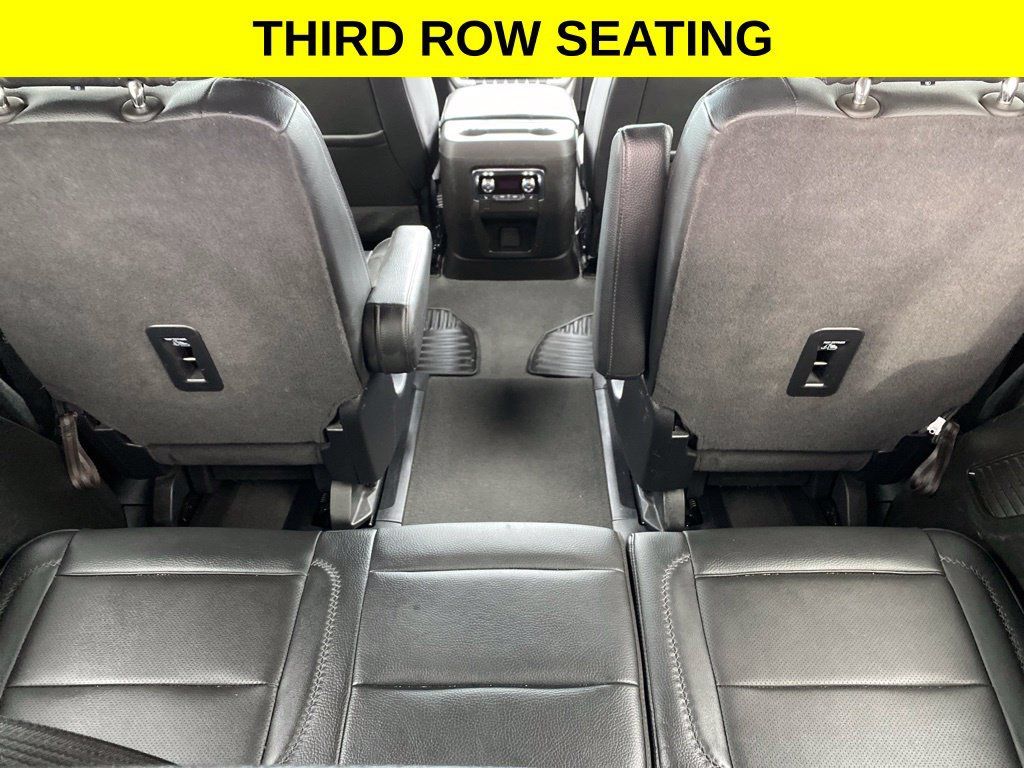 Used 2025 GMC Yukon Denali AWD/4WD image 9