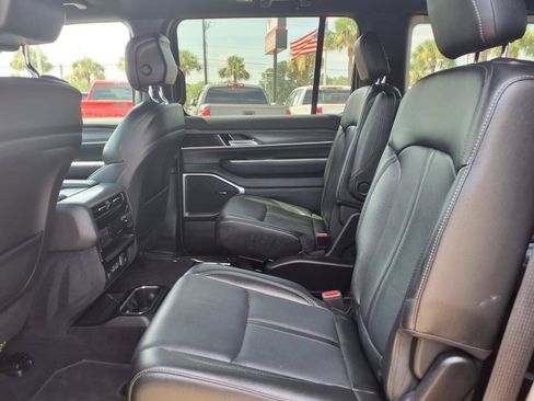 Used 2024 Jeep Wagoneer Series III AWD/4WD image 24