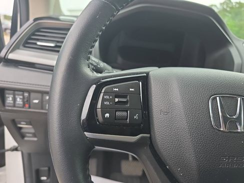 Used 2025 Honda Odyssey Touring image 14