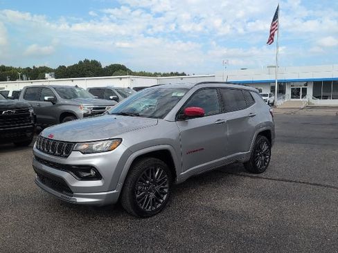 Used 2023 Jeep Compass Limited AWD/4WD image 1