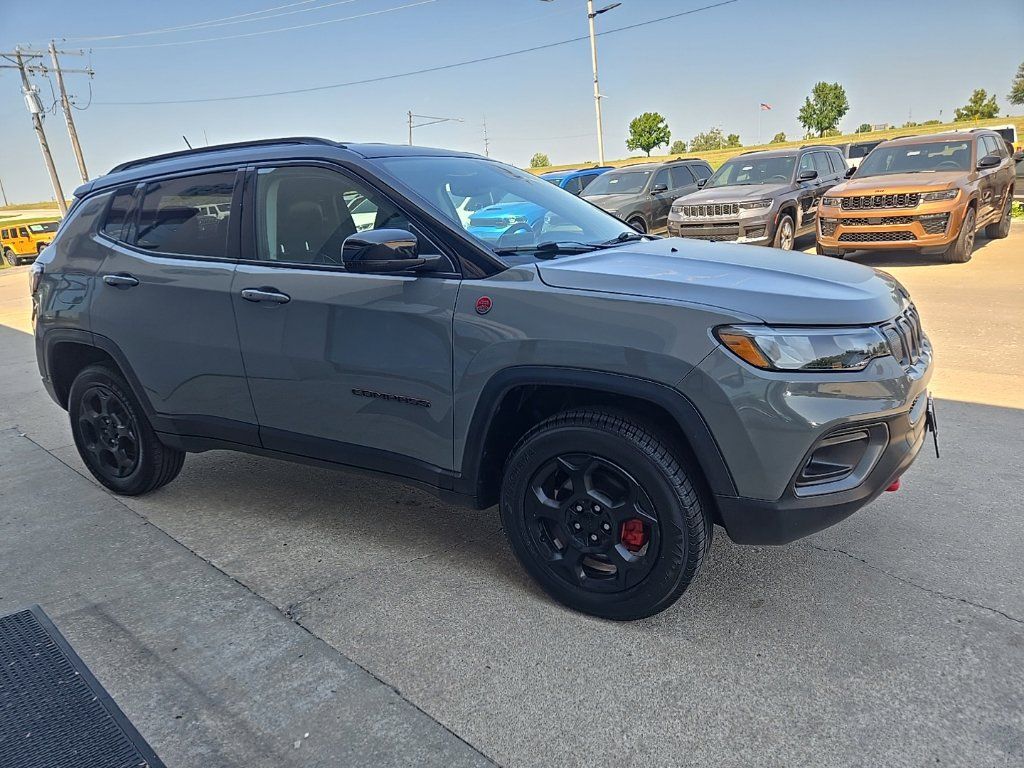 Used 2022 Jeep Compass Trailhawk w/ Trailhawk Convenience Group AWD/4WD image 14