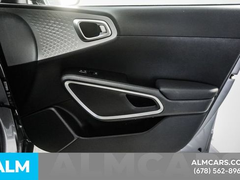 Used 2025 Kia Soul LX w/ LX Technology Package FWD image 32