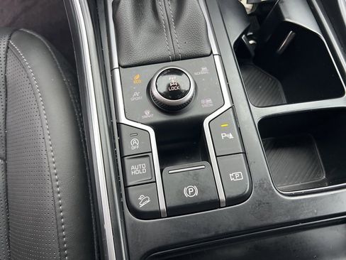 Certified 2025 Kia Sorento S image 17