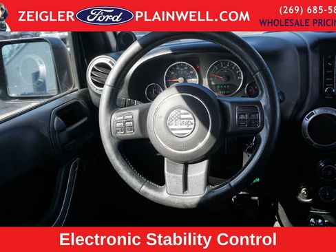 Used 2014 Jeep Wrangler Unlimited Sahara w/ Dual Top Group AWD/4WD image 13