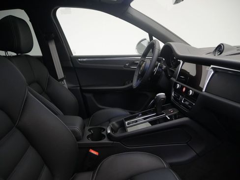 New 2026 Porsche Macan GTS AWD/4WD image 28