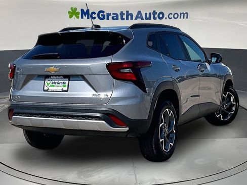 Used 2025 Chevrolet Trax LT w/ LT Convenience Package FWD image 7