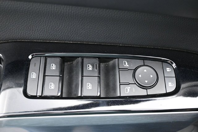 Used 2025 Nissan Pathfinder SL FWD image 14