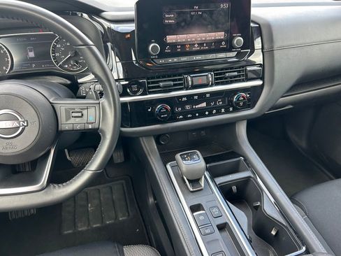 Used 2025 Nissan Pathfinder SV FWD image 16