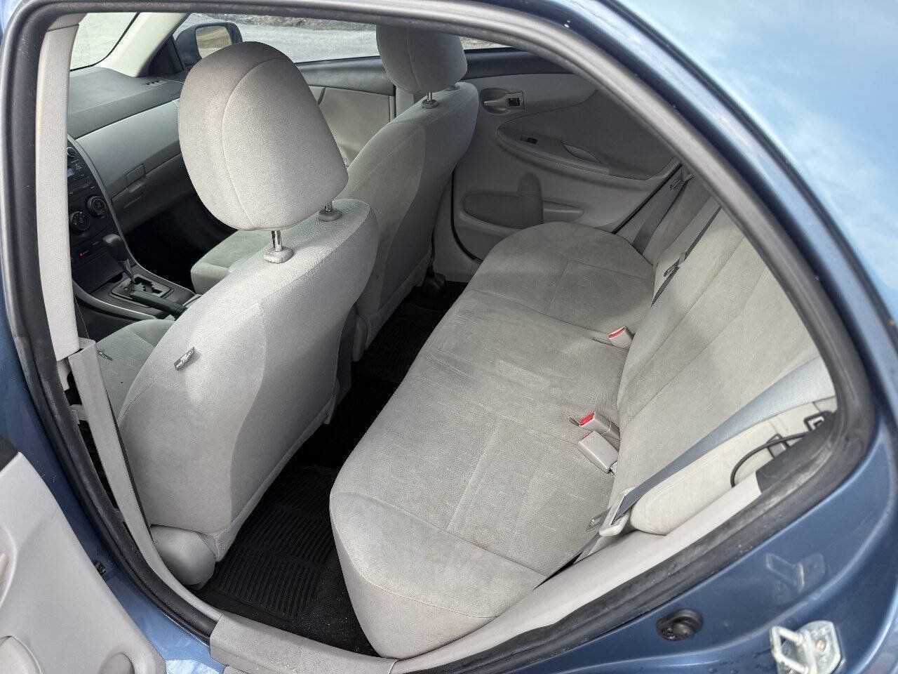 Used 2013 Toyota Corolla L FWD image 11