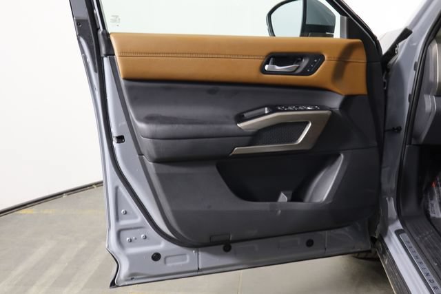 Used 2025 Nissan Pathfinder Platinum w/ Cargo Package AWD/4WD image 13
