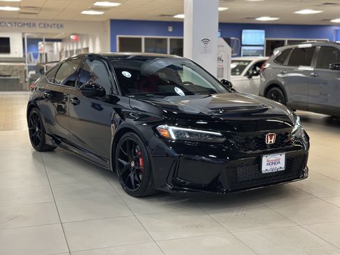 Used 2025 Honda Civic Type R image 3