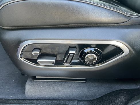 Used 2023 Jeep Grand Cherokee Overland w/ Luxury Tech Group IV image 23