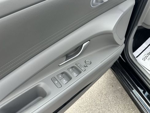 New 2026 Hyundai Elantra SE FWD image 13