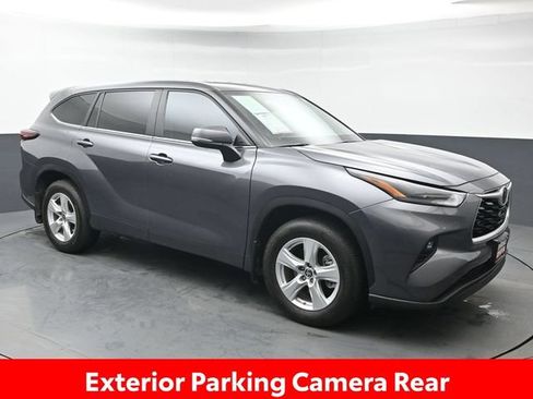 Certified 2024 Toyota Highlander LE AWD/4WD image 10